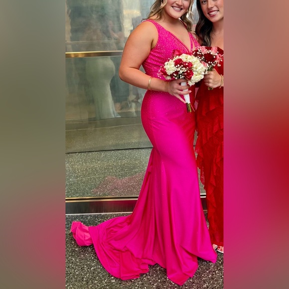 Dresses & Skirts - Elegant Pink Evening Gown